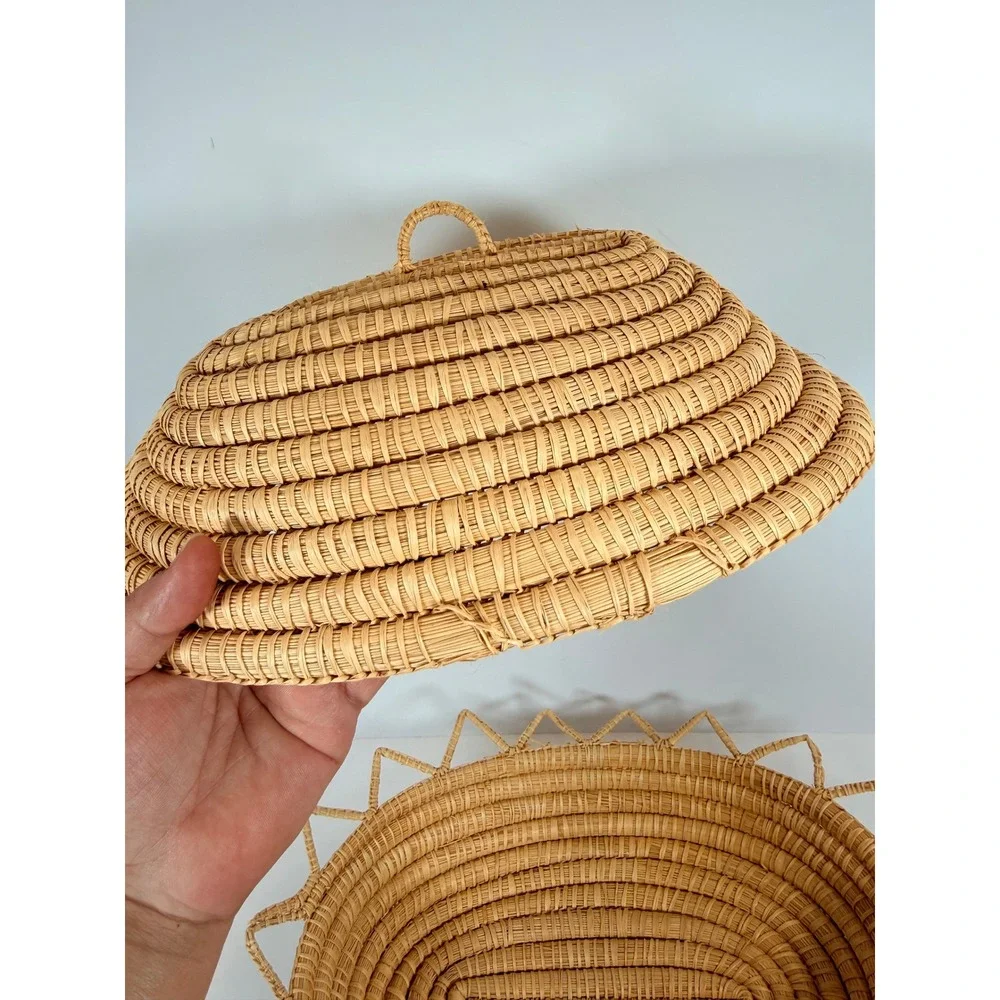 Woven Straw‎ Sunburst Serving Basket with Lid Handcrafted Bohemian Decor